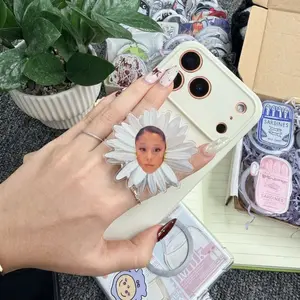 Cute Daisy Face Phone Grip – Fun Floral PopSocket, Kawaii Accessory for Teens & Friends