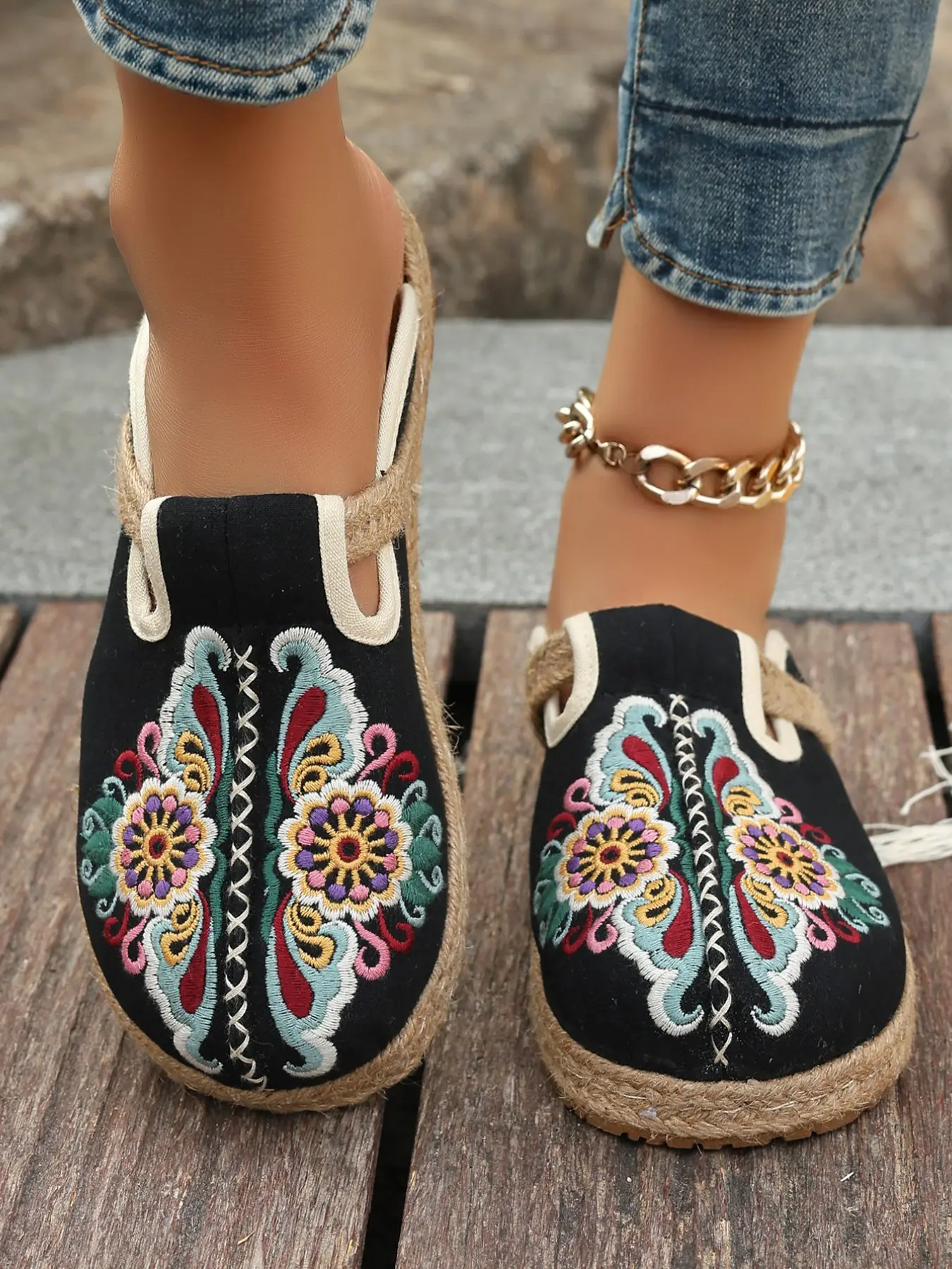 Women's Ethnic Embroidered Sandals, Linen Trim Breathable Canvas Flat Slippers, Summer Outdoor Retro Casual Shoes, Comfortable and Stylish, Embroidery Mule Sandals, Slip On Mules