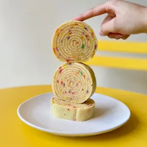 Vanilla Birthday Cake Roll (a.k.a Bolo de Rolo)