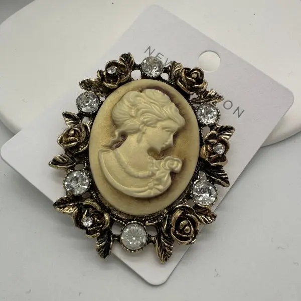 Vintage Victorian Cameo Brooch Pin for Women, Retro Oval Lady Silhouette Crystal Rhinestone Brooch, Elegant Antique Jewelry