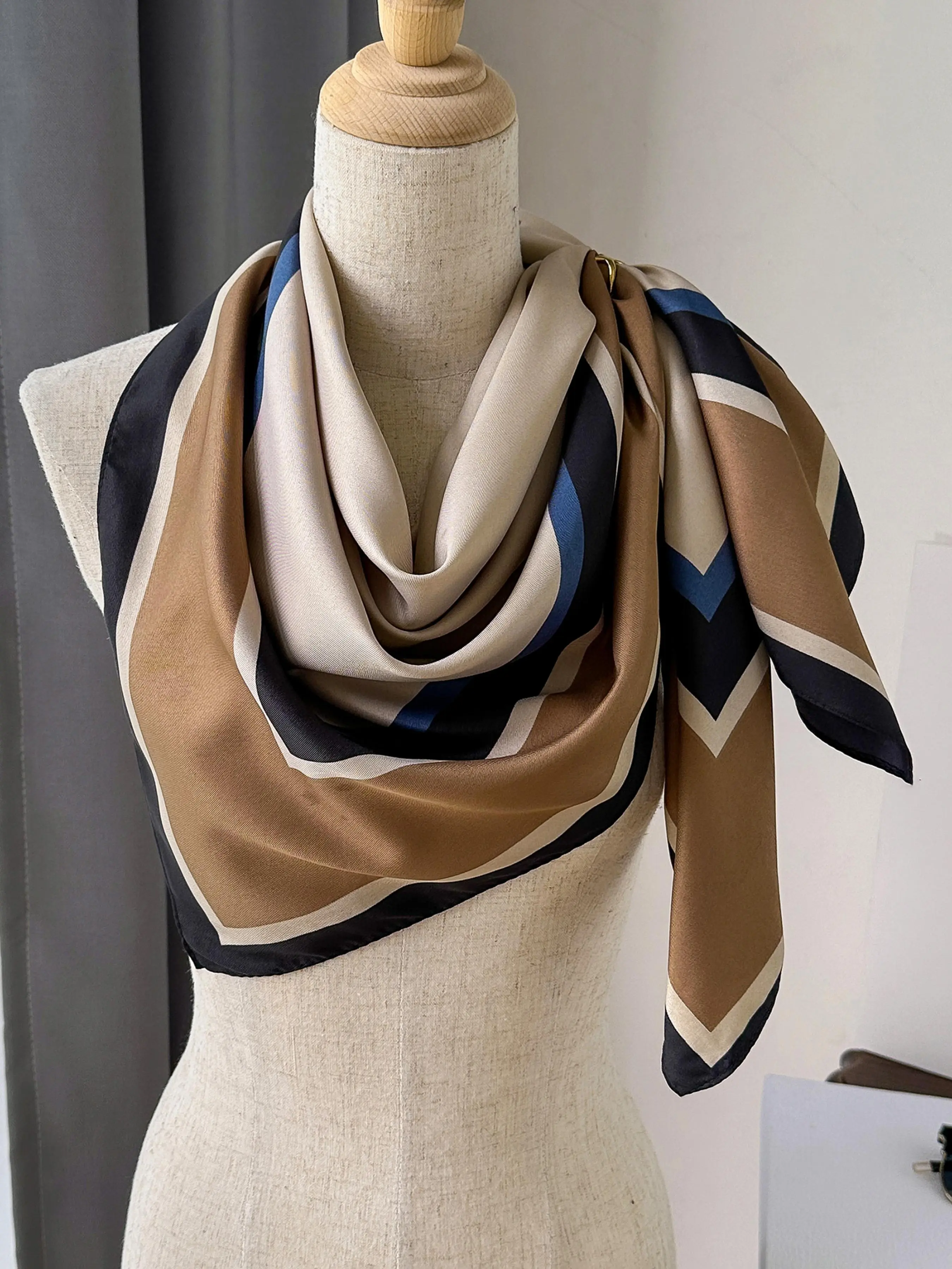 Women's Random Geometric Print Silk Scarf, Fashionable Soft Comfortable Boho Style Shawl for Daily Wear, Elegant All-match Accessories for Women & Girls, Real Scandinavian Scarf, Casual Soft Scarf