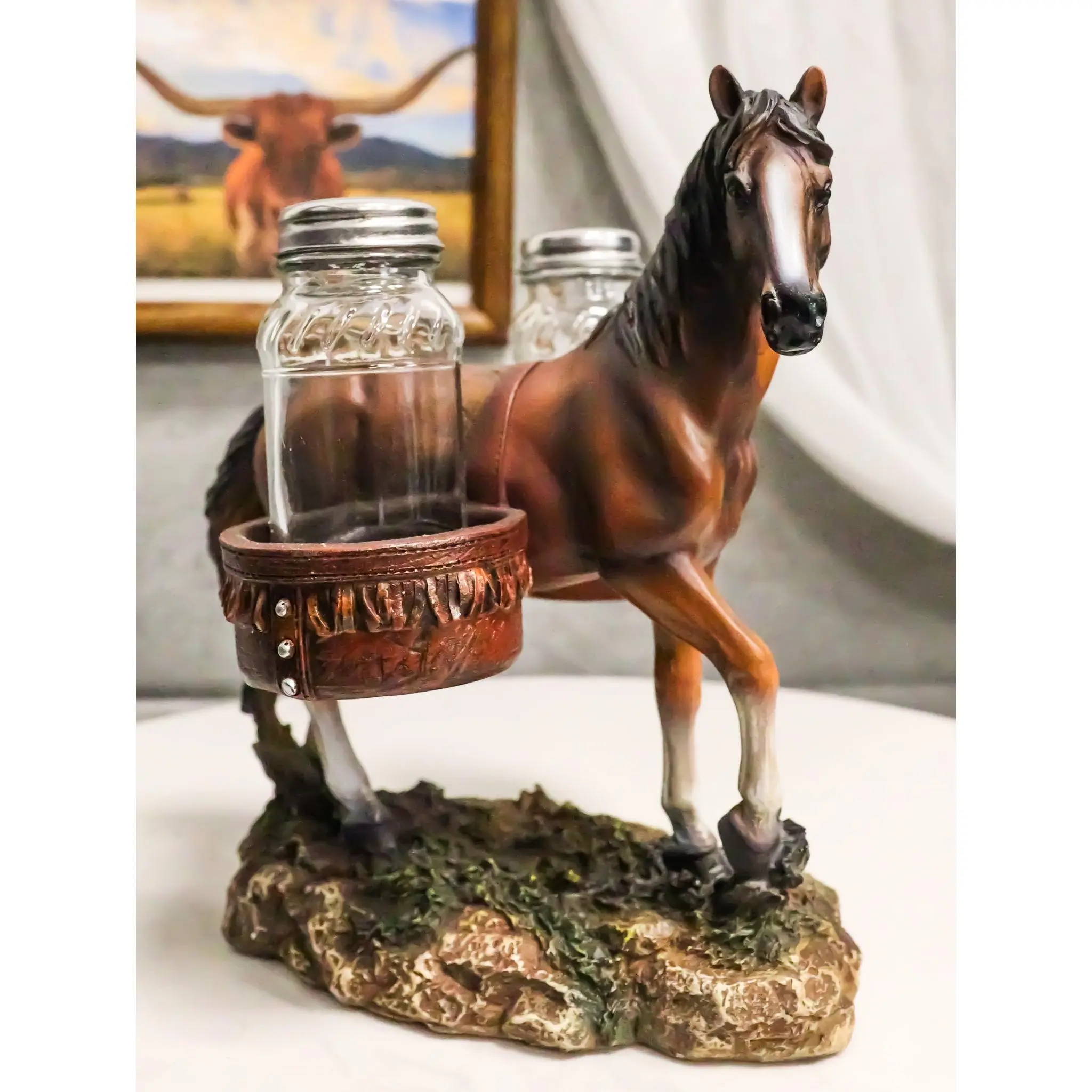 Rustic Design Brown Chestnut Horse Figurine Salt Pepper Shakers Set with Faux Leather Saddlebags, Home Decor Statue for Home Supplies