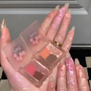 HERORANGE mini three-piece shimmer eyeshadow palette pearlescent Glitter eyeshadow eye highlighter brightens the eyes and lasts long without powder flying for parties, stage dates and makeup touch-ups