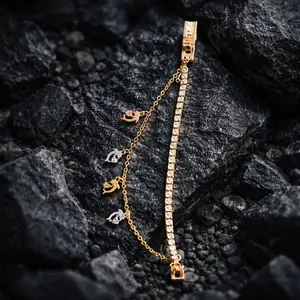 Dolphin Bracelet - Gold-Filled Chain with Vintage-Style Dolphin Charm, Hypoallergenic, Adjustable Length, Secure Lobster Clasp, Perfect for Everyday Wear