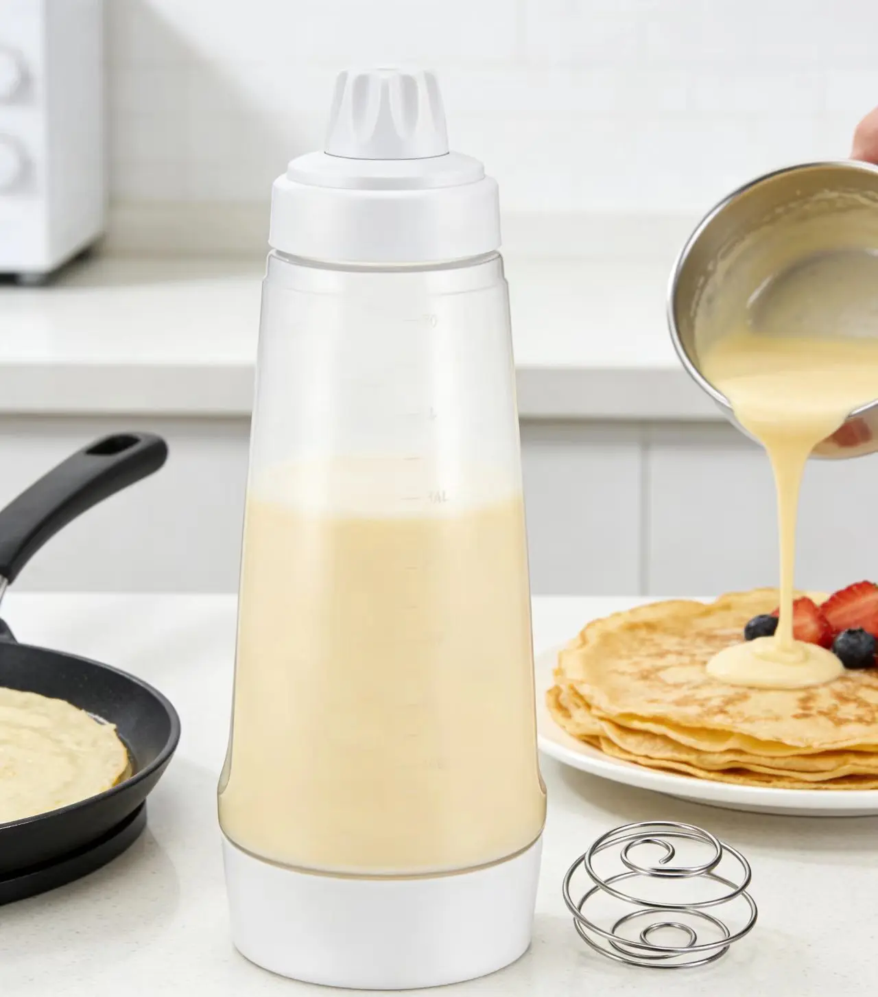 Hand-crank batter dispenser, batter mixing bottle with stirring ball, batter squeeze bottle, household kitchen tools, easy to use, pancake dispenser with mixing ball, suitable for baking—making cupcakes, pancakes, batter, etc. adult gift