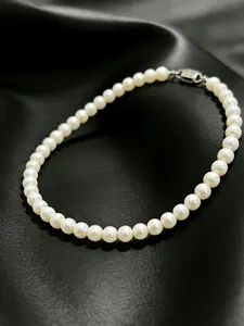 A classic round pearl beaded necklace, suitable for wearing at formal dinners, weddings, business commuting, and other occasions, and also a delightful and exquisite small gift, Dainty Pearl Necklace