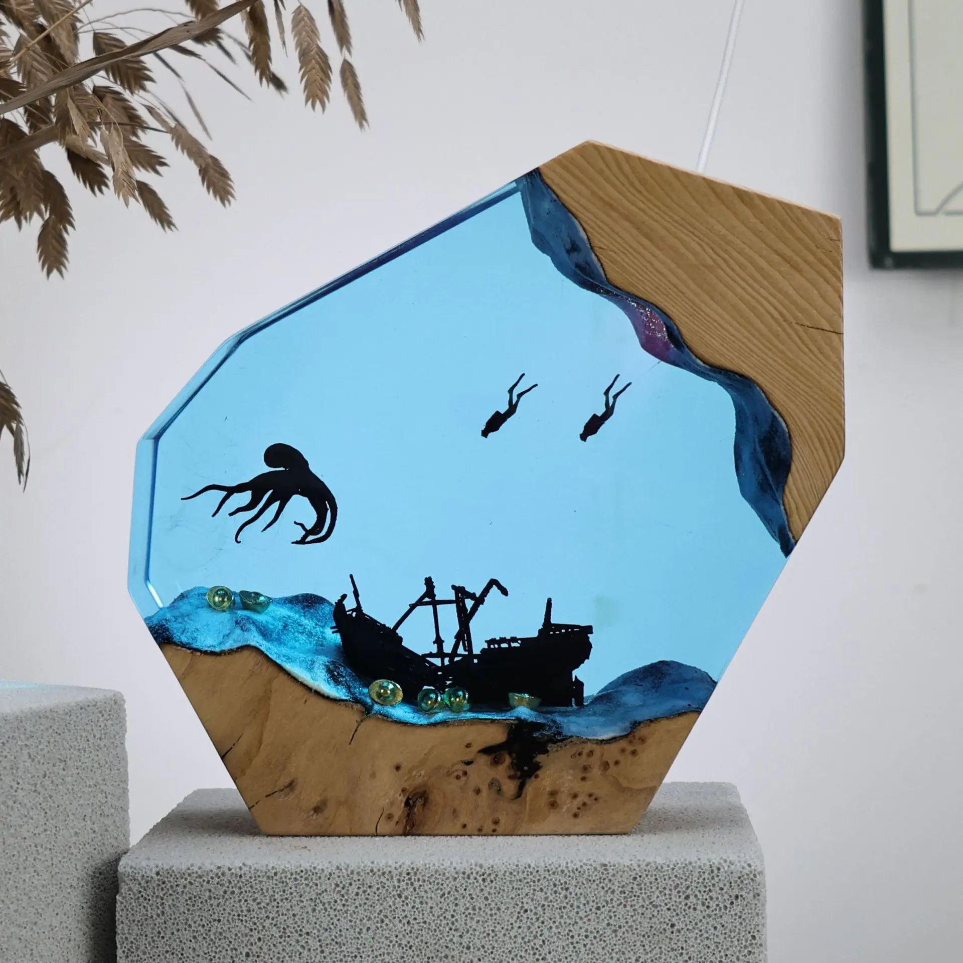 Octopus Ocean Resin Lamp - Handmade Resin Night Light with USB Port, Variable Lights, Octopus Gifts and Decor, Ocean Enthusiast Collectibles, Unique Birthday Gifts for Father Him Her Color Illumination Dimmable Color Changing Lamp Color Changing Rgb