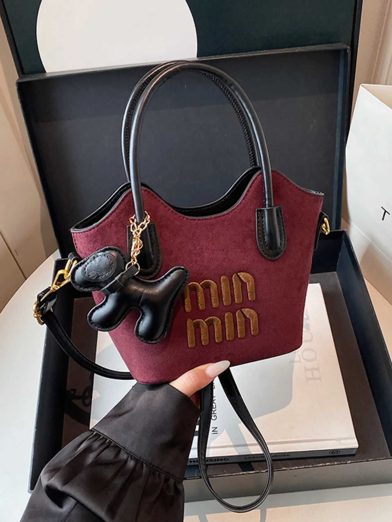 Autumn Winter High-End Handbag, Commuter Phone Crossbody Bag, New Luxurious Small Shoulder Bag, Suitable for Work and Shopping, Business Crossbody Purse