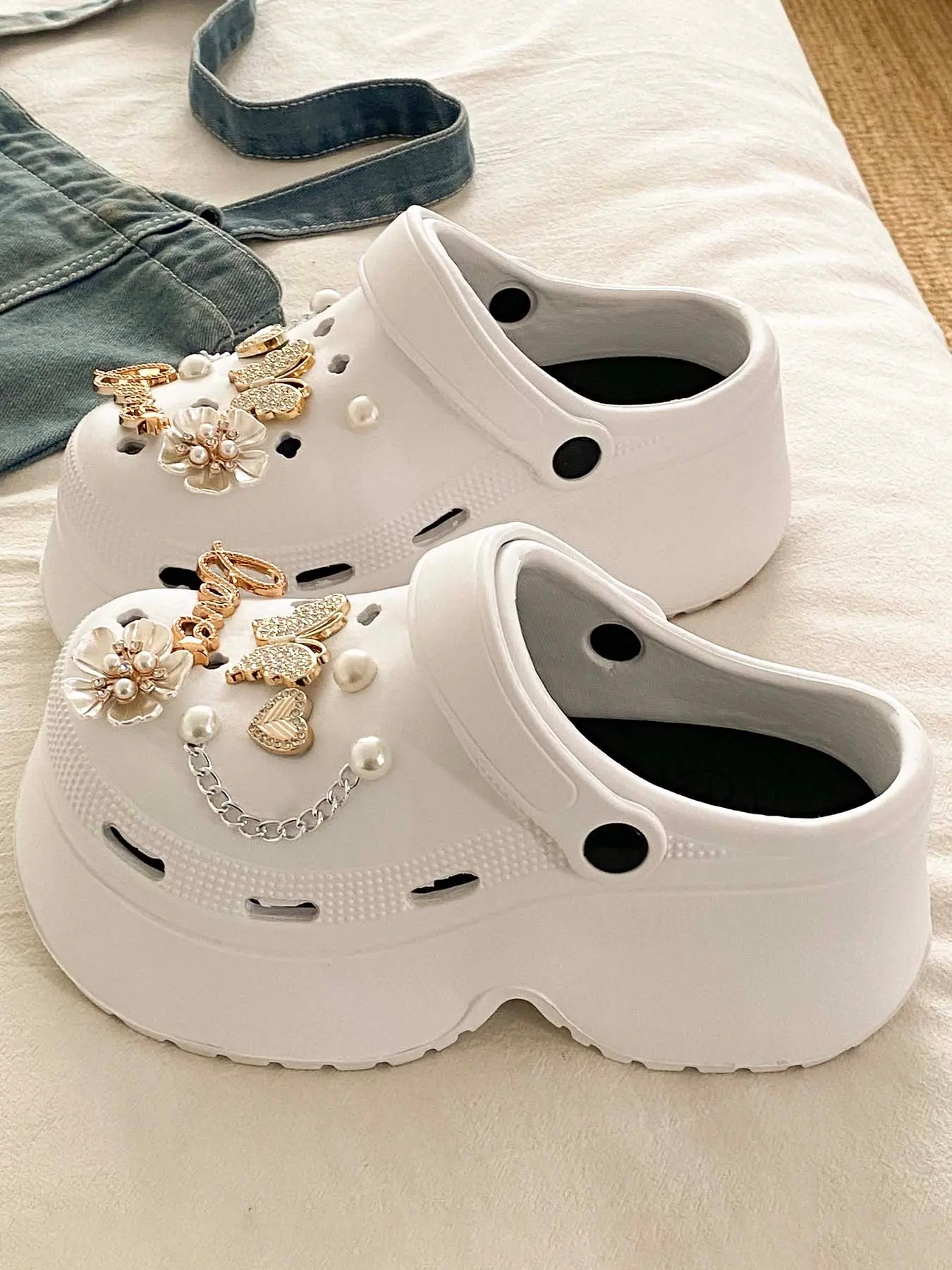 2026 New Korean Sweet Style Holey Shoes for Women, Eva Outdoor Beach Sandals Slipper, Slip On Slippers, Comfortable Thick Sole, Fashionable Heel Boost, Versatile Garden Shoes, Decor, Casual Slipper Sandals