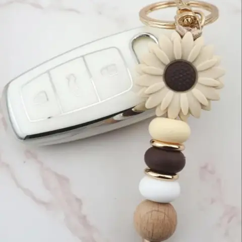 Cute Sunflower Design Silicone Beaded Keychain, Fashionable Keychain for Car & Wallet Decoration, Trendy Versatile Keychain for Birthday Gifts