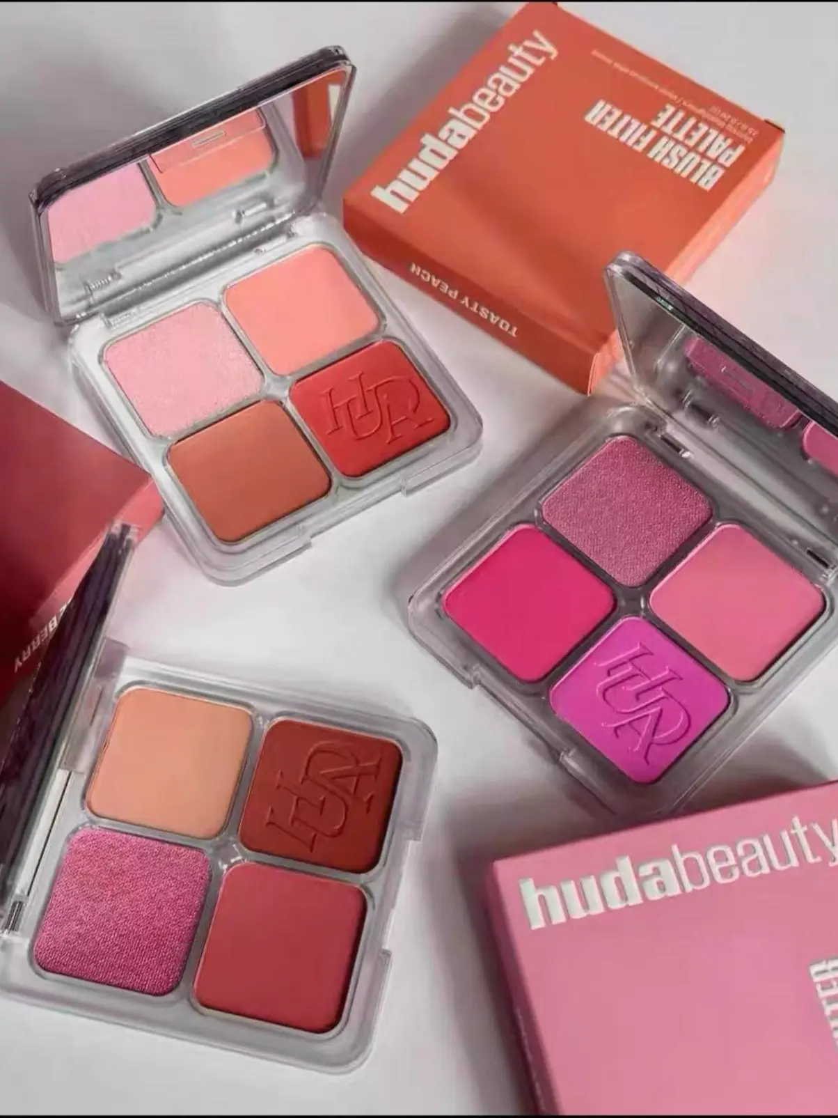 Huda Beauty Blush Filter Palette, 4 Shades Blush & Highlighter Powder Makeup with Built-in Mirror