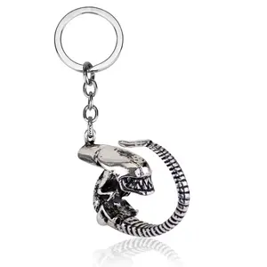 1/10pcs Alien Warrior Keychain - Zinc Alloy, Retro Hip Hop Style, Durable Metal Backpack & Car Keychain with Chain, Perfect for Couples, Families, and Holiday Gifts (Halloween, Valentine'S Day, Mardi Gras), Funny Keychain