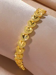 Fashionable and exquisite heart-shaped hollow bracelet, Heart Design Bracelet. Tennis bracelet jewelry, copper plated 24k women's jewelry, suitable for girlfriends, exquisite gifts for friends, daily gifts, Valentine's Day, weddings, Fashion Wrist Jewelry