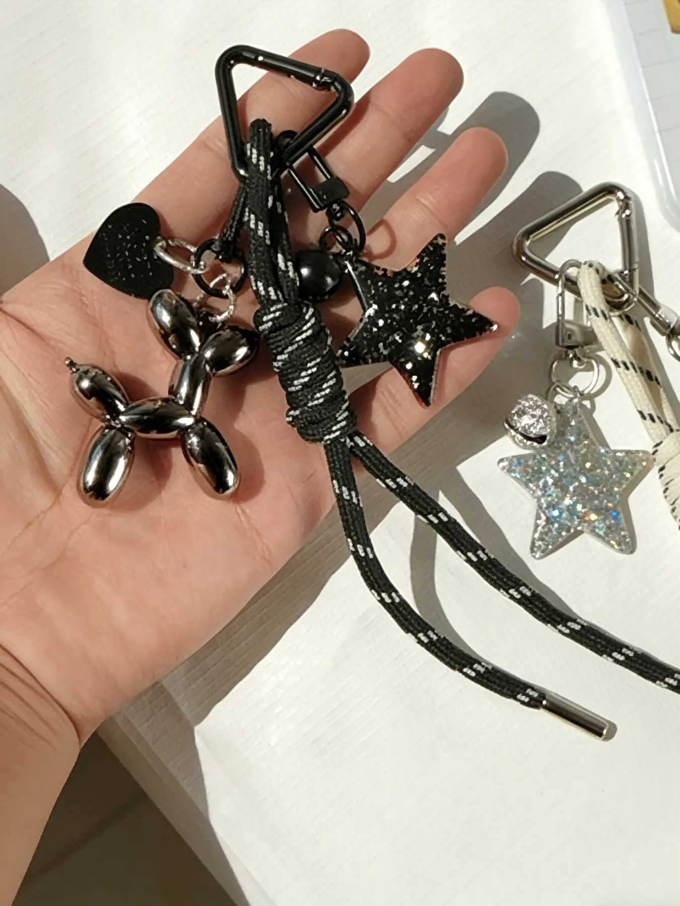 Star-Shaped Balloon Dog Pendant, Bright Star Pendant, Cute Bag Pendant, Trendy Accessory, Cute Collectible Charm, Charms, Fashion Pendants, Unisex, Can Be Used As A Bag Charm Or Keychain, Perfect For Girls' Everyday Outfits And Commuter Bags