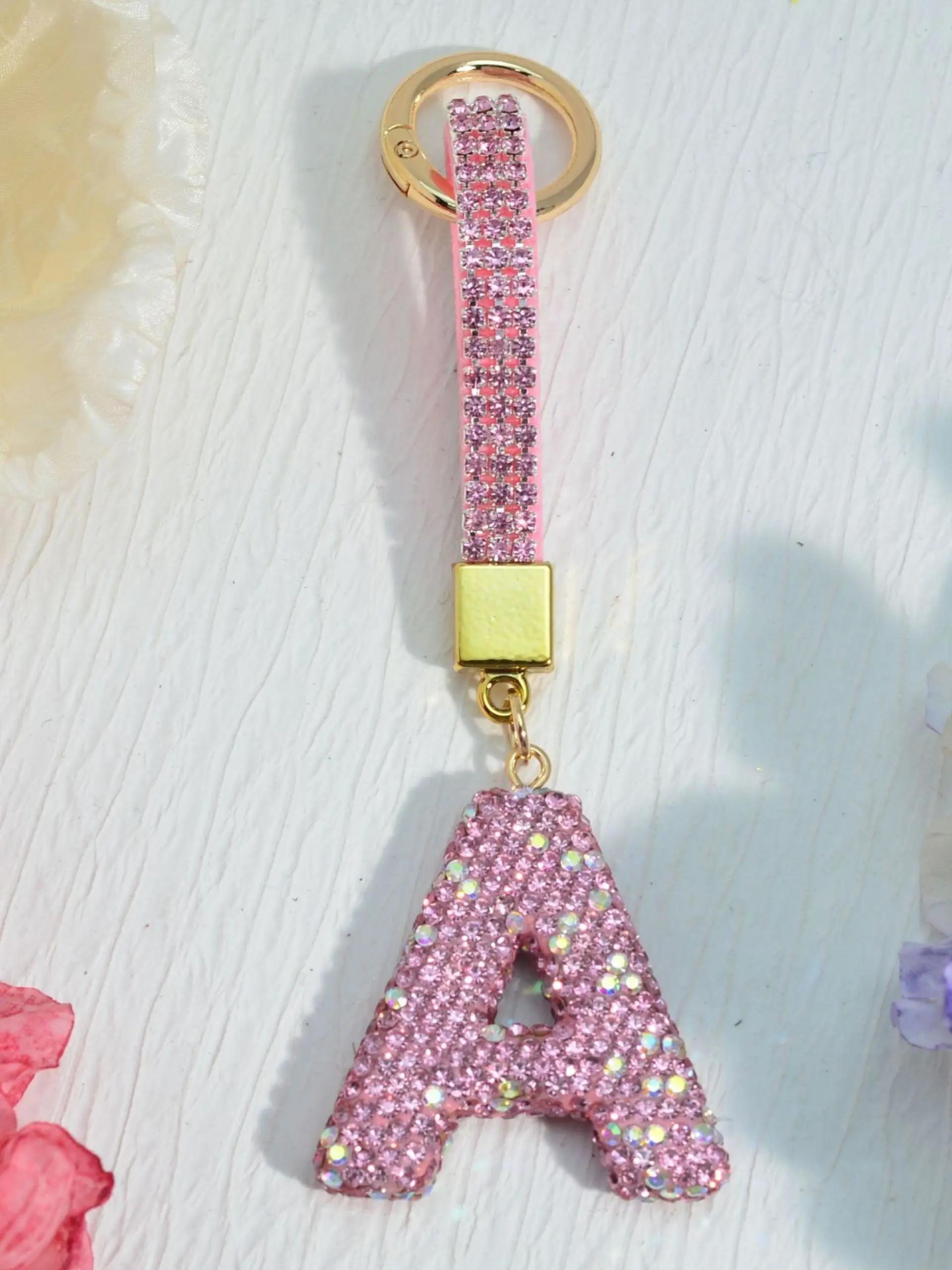 Initial Letter Keychain Gift for Women and Girls, Bling Sparkly A–Z English Letter Pendant Lanyard, Cute Backpack and Car Key Accessories, Trendy Cute Keychain, Keychain for Bags, Girly Keychain