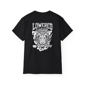 Graphic Streetwear T-shirt / Static.