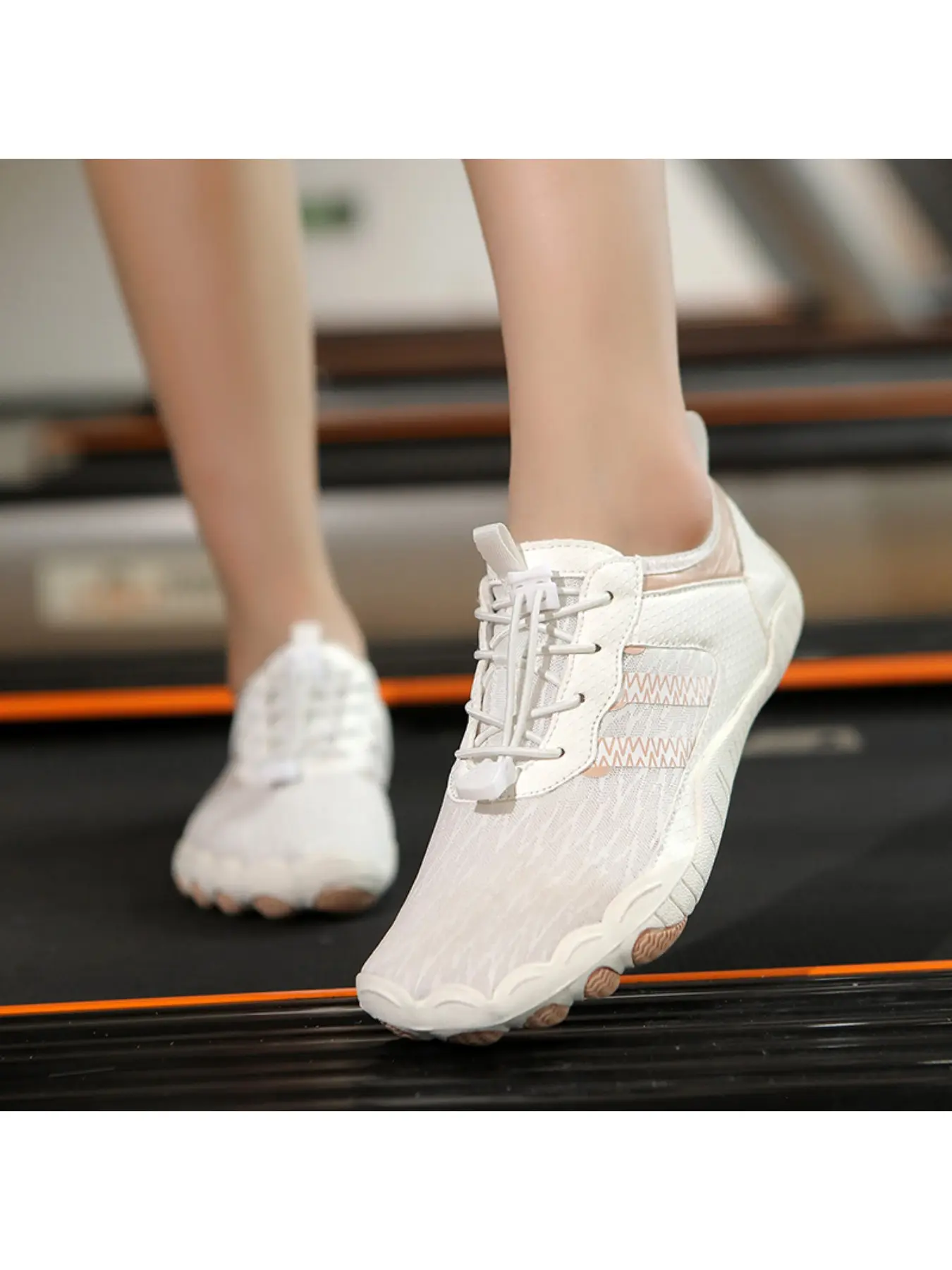 A pair of women's outdoor wading canyoning shoes, breathable and quick-drying mesh, non-slip and wear-resistant, suitable for beach, outdoor and water sports casual wear, Water Aqua Shoes