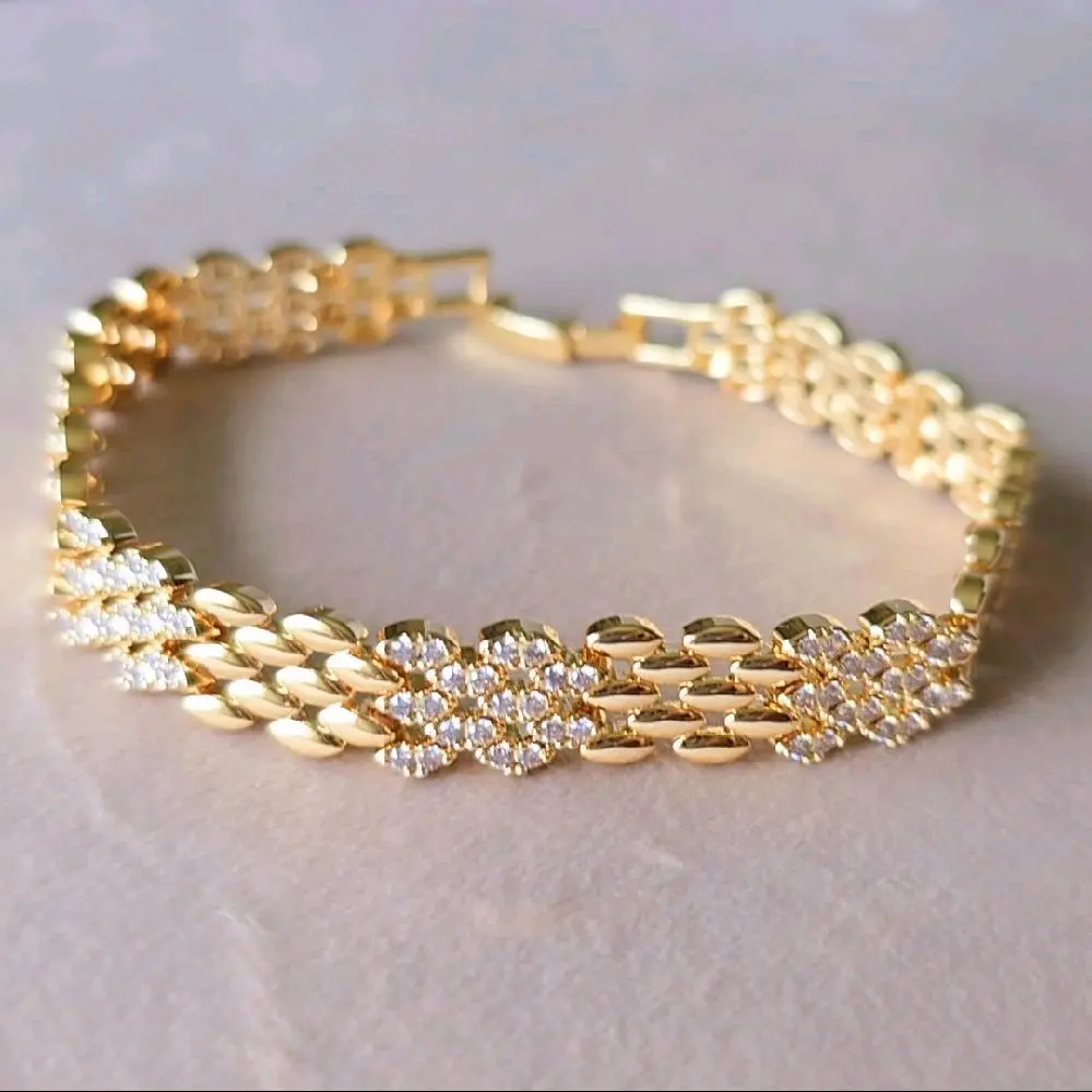 Luxurious Trendy 21K Gold-Plated Rhodium Zircon Bracelet Tarnish-Free Lightweight Hypoallergenic Elegant Snake Ski Design for Everyday & Parties Wear