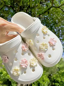 10 Piece Floral Shoe Decorations, Shoe Charms, Jasmine and Jasmine Accessories, Suitable for Hollow Wooden Sandals, Garden Shoes, Strap Slippers, DIY Holiday Gifts, Flower