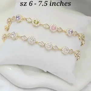 6-7.5 inch Brazaletes sencillos con piedras redondas bordeadas de zc...Dos estilos disponibles. Clear y color pastel