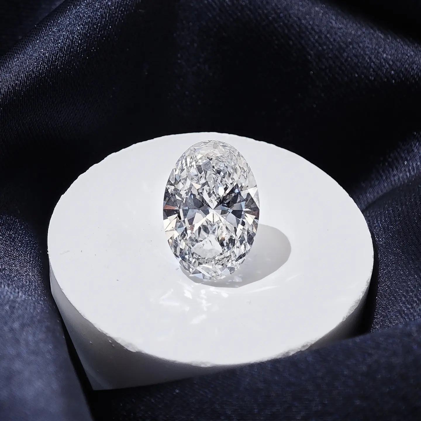 IGI Certified Oval Cut Lab-Grown Diamond, 1.02 Carats, E Color, VVS2, Artificial Gemstone Pendant Component LG801619757