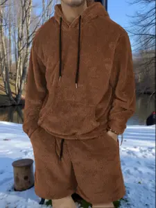Men's 2-piece autumn and winter hooded sweatshirt drawstring Pockets shorts set. Soft fleece material, loose and comfortable fit. Casual Sporty sportswear suits suitable for autumn and winter, as well as couple's daily home wear