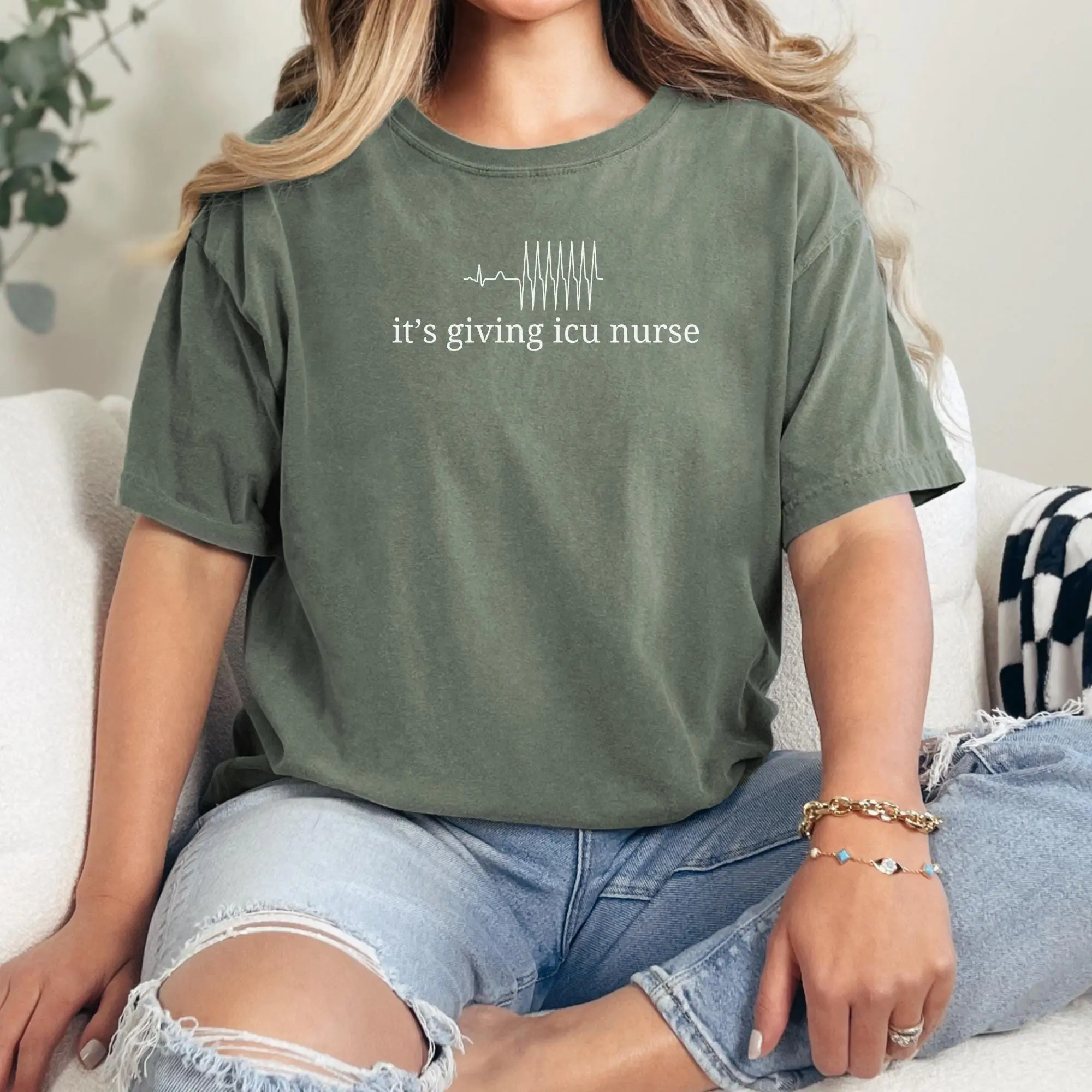 It's Giving ICU Nurse Shirt, Snarky Registered Nurse T-Shirt Sarcastic Nursing Meme Tee Funny Critical Care Nurse Gift Comfort Colors Tshirt
