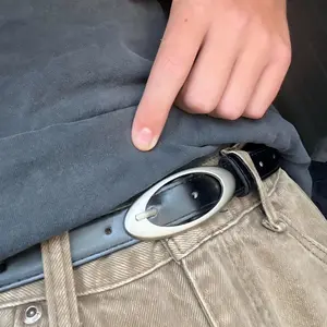 Cyber Y2K/2000s Oval Belt - Retro Skater Grunge Streetwear Minimilistic PU Leather Fashion Accessory for Nostalgia Trip & Belt Goals Vintage Solid Buckle Solid Color Buckle