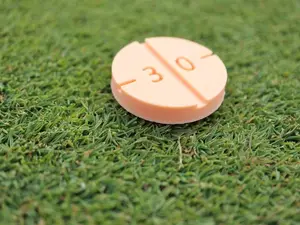 Caddy-Addy - Novelty Golf Ball Poker Chip Marker - Ball Spotter - Green Marker