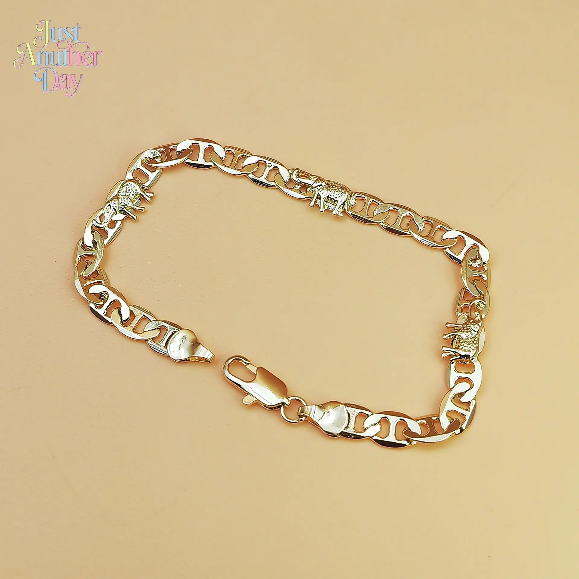 Silver Tone Elephant Charm Mariner Link Bracelet with Detailed Elephant Charms and Secure Lobster Clasp Stylish Animal Jewelry for Men and Women Perfect for Daily Wear and Good Luck Symbol Durable and Hypoallergenic Ideal Gift for Elephant Lovers