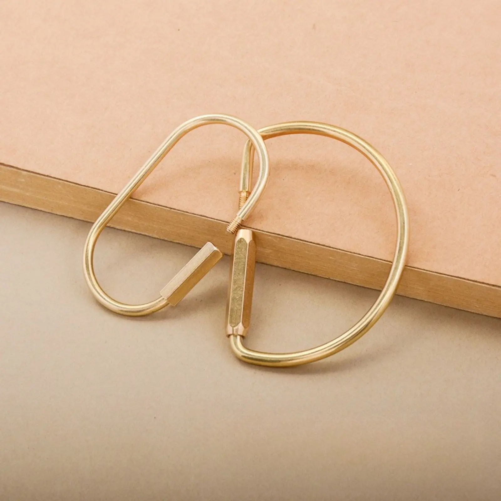 Brass Lockable Teardrop-D-Ring Carabiner Hooks, Key Hook for Outdoor Enthusiasts, Sports & Outdoor Activity Accessories