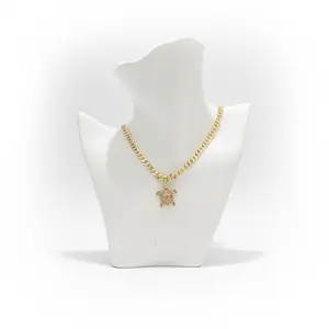 Cadena #945 martillada y dije tortuguita en colores Gold plated