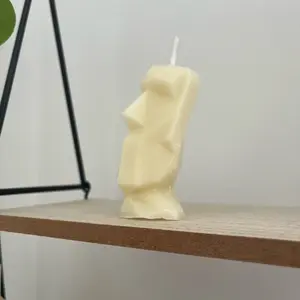 Vela decorativa estilo monolito