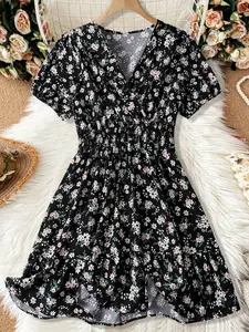 Plus Size Women's Dress, Ditsy Floral, Comfortable & Stylish Boho Design, Perfect for Casual Wear, Ideal Gift for Her, Trendy Fashion Statement