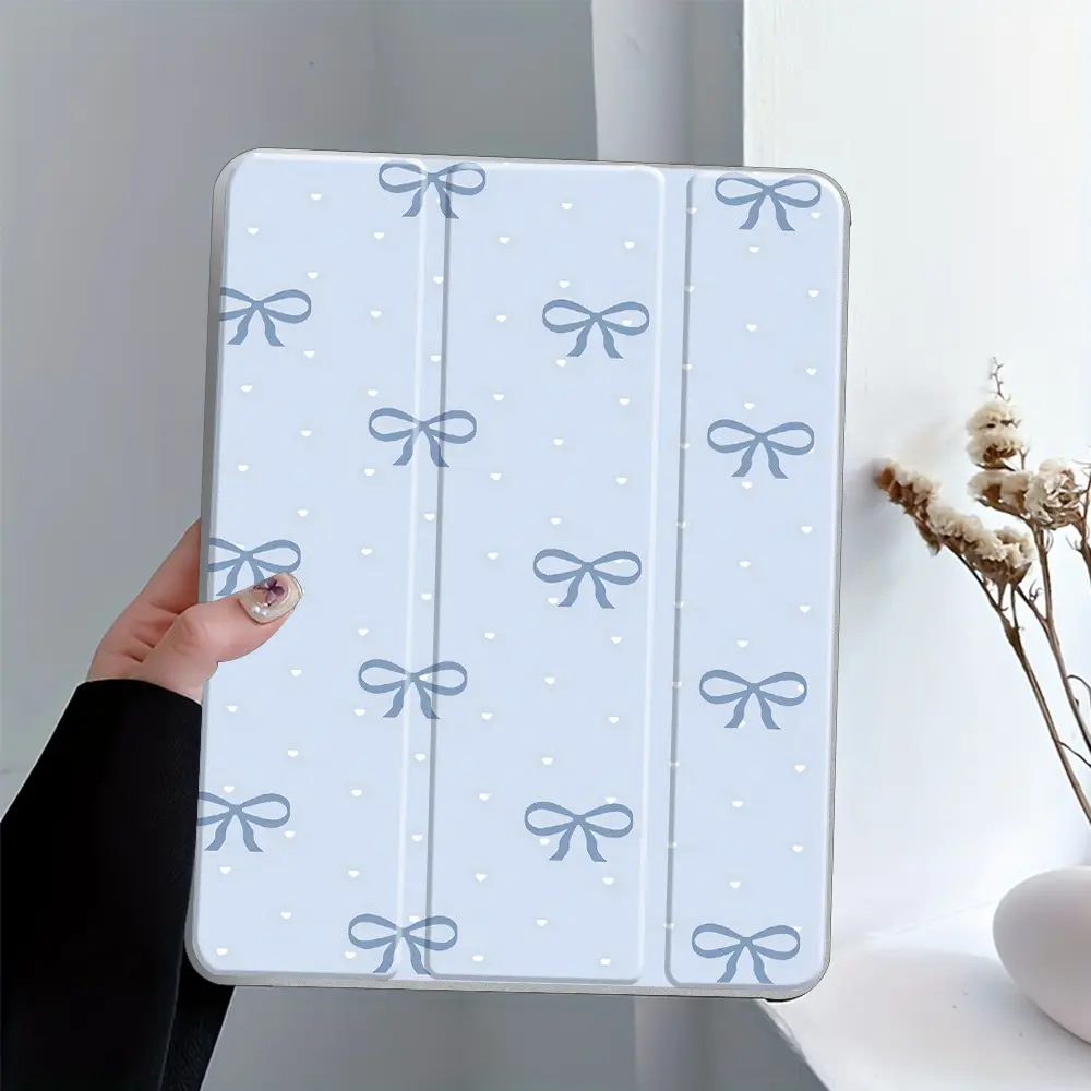Minimalist Cute Blue Bow Heart iPad Case Transparent Acrylic Hard Back Panel With Pencil Slot, Suitable for Ipad mini pro air. Scratch-resistant Ultra-thin Protective Case, Shock-resistant Full Cover Protective Case Suitable for Offices Tablet Casing