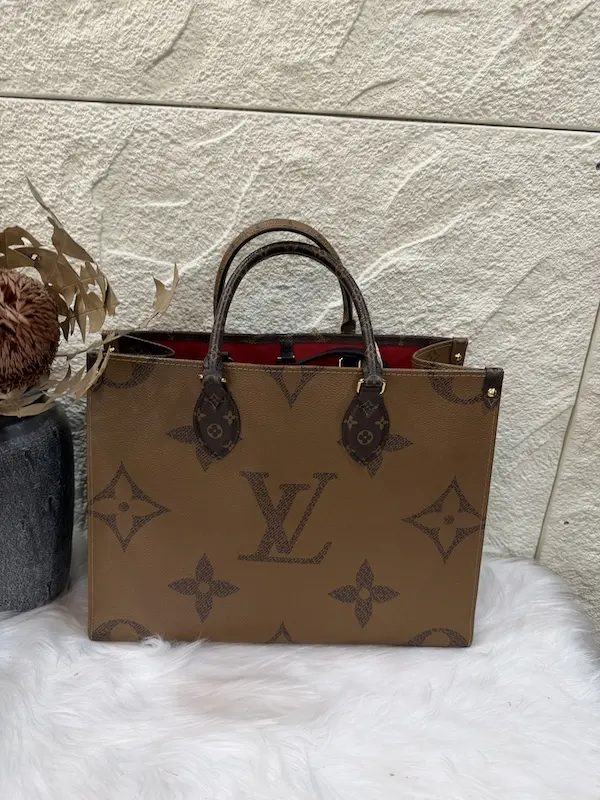 Pre-owned Louis Vuitton LV Onthego Elegant Design Versatile Use Quality Craftsmanship Stylish Accessory Convenient Carry Versatile Colors Perfect for Any Outfit