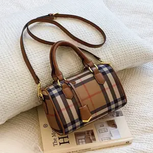 Large Capacity PU Shoulder Bag - Classic Stripe Plaid Pattern, Adjustable Strap, Zip Closure, Crossbody Tote for Daily Use
