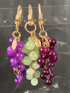 Grape Cluster Bag Charm Pendants, Bead & Leaf Bag Chain Charms, Fresh Natural Bag Decoration Keychain, Cute Girly Bag Pendant for Backpack Purse, Purse Accessories, Available in Green/Purple/Dark Purple, Ideal for Fruit Lovers & Fresh Style Enthusiasts