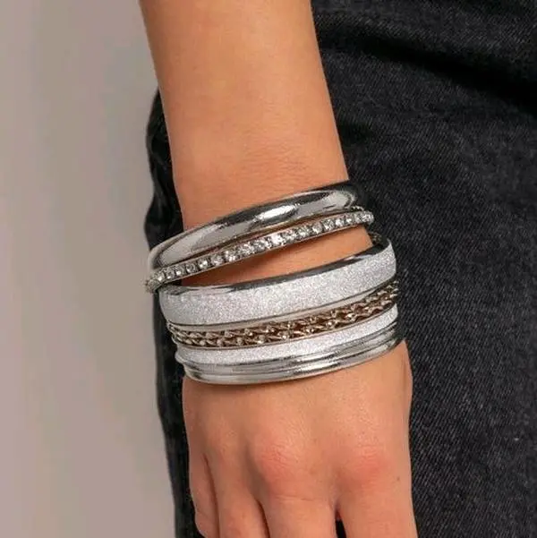 Smoldering Stack - Silver  Bracelet