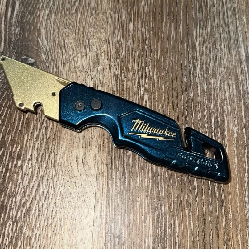 Milwaukee fastback dark blue and gold Milwaukee fastback dark blue and gold
