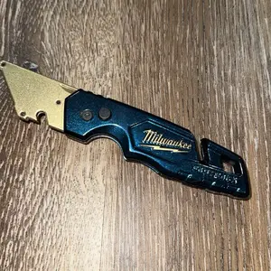 Milwaukee fastback dark blue and gold