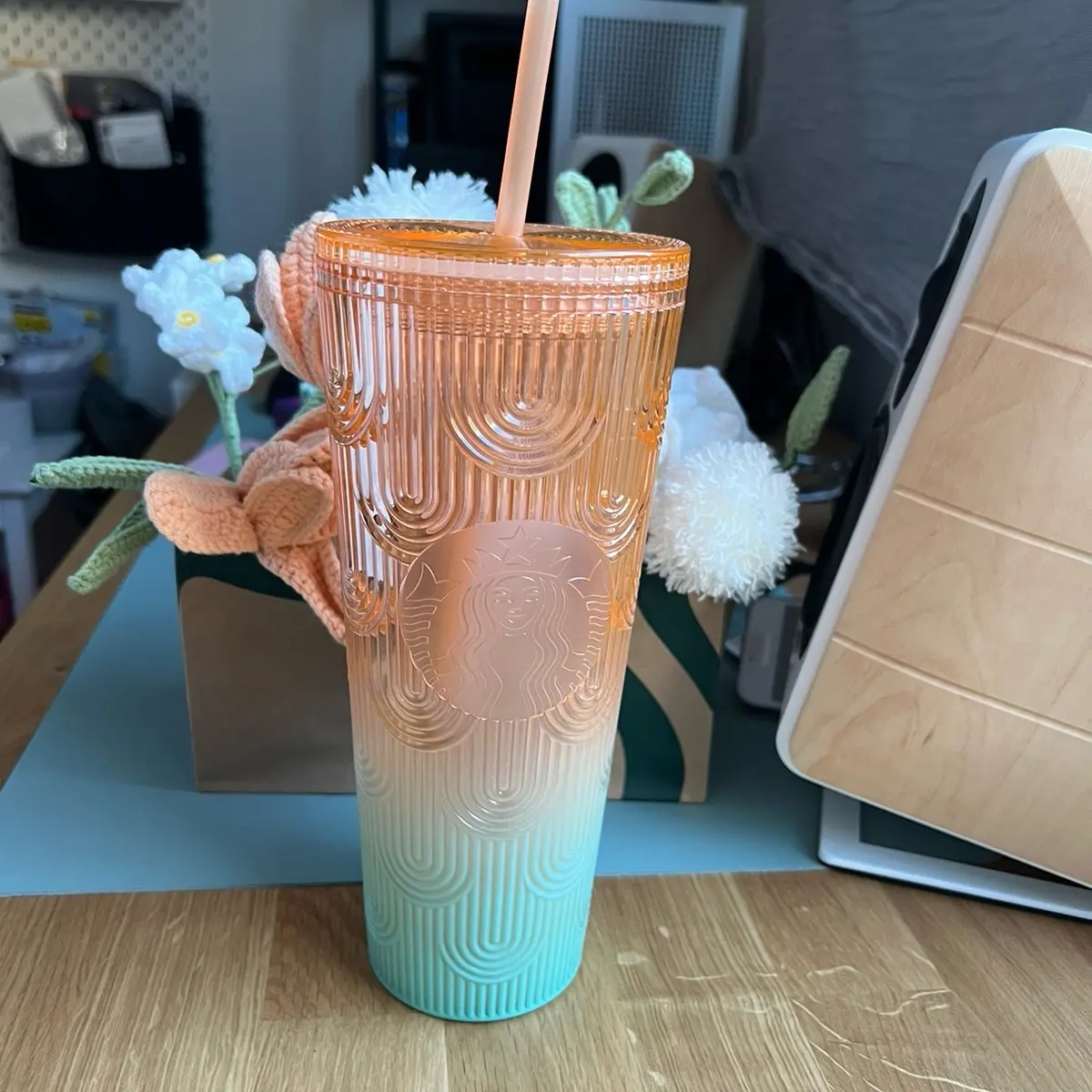 Starbucks Overseas mermaid shell scales orange green ombré venti 710ml cold cup