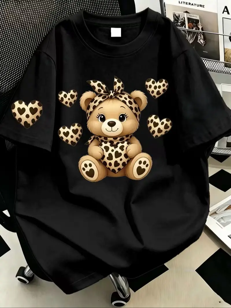 Men's Leopard Print Graphic Cotton T-Shirt - Bow Bear Holding Heart, Cute Heart Sleeve Print, Breathable Fabric Top, Casual Short-Sleeve Menswear for Easy Matching, Shortsleeve, Soft