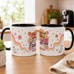 Cat Mama Mug (11oz/15oz)， Retro Rainbow Cat and Smiley Flower Print， Cute Pastel Design Durable Ceramic Gift for Coffee Lovers， Perfect for Home Office Birthday Mother's Day Cat Owner Appreciation