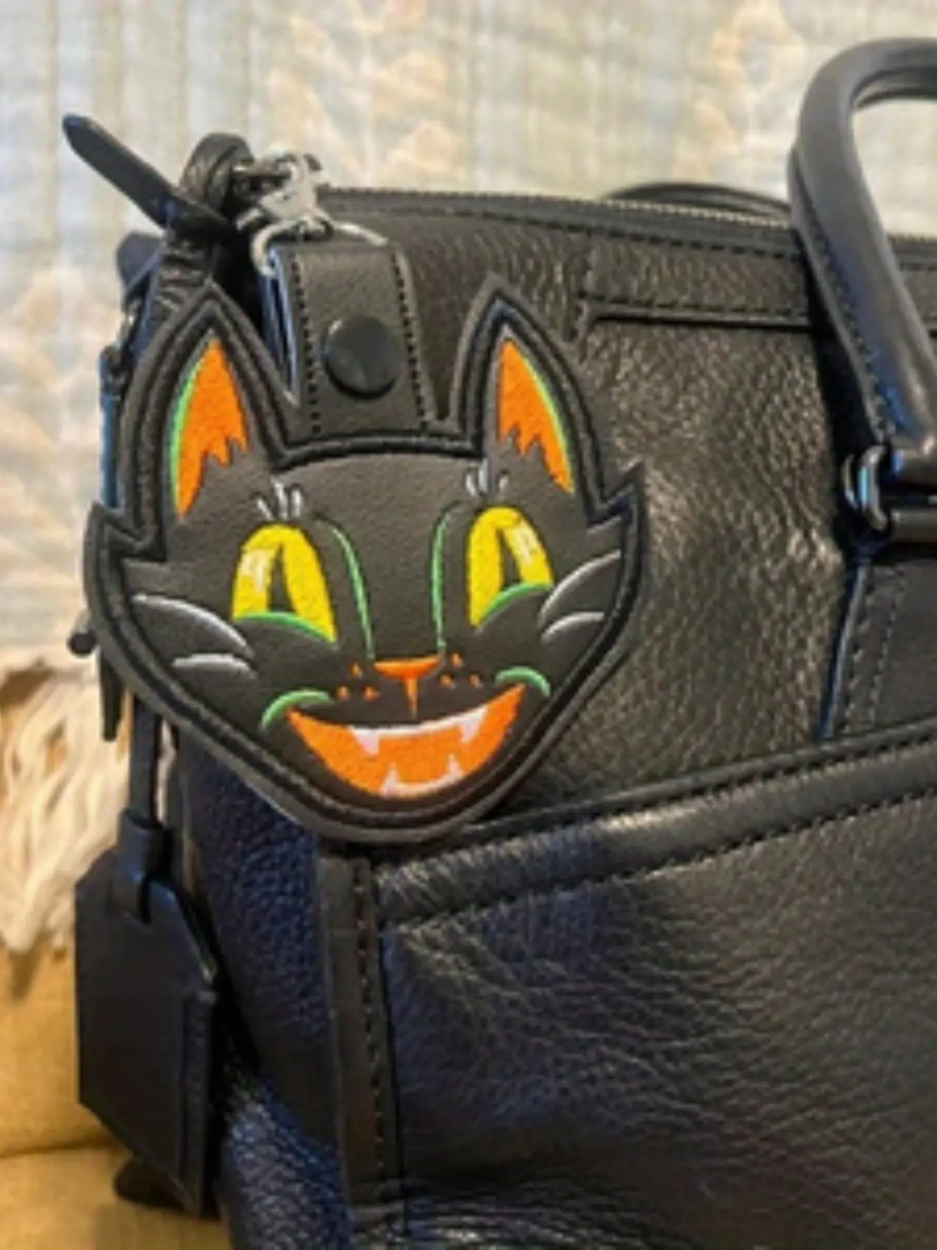 Vintage Halloween Scaredy Cat Embroidered Vinyl Keychain, Spooky Holiday Accessory, Perfect Gift for Cat Lovers, Keychain For Bags, Keychain For Purse, Cool Keychains, Keychain Decor