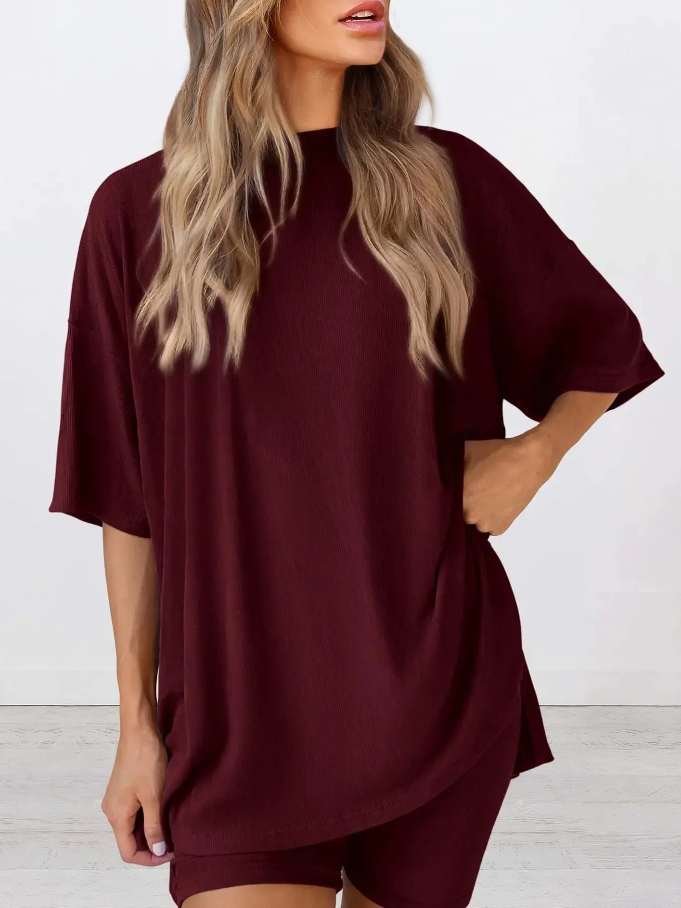 Women's Solid Color T-Shirt and Fitted Shorts Loungewear Set, Casual Comfortable Round Neck Sleepwear for Summer with Pockets, Women's Oversized Fit Pajamas, Shorts Pj Set, Nightwear Loungewear Set, Summer Pyjama Set