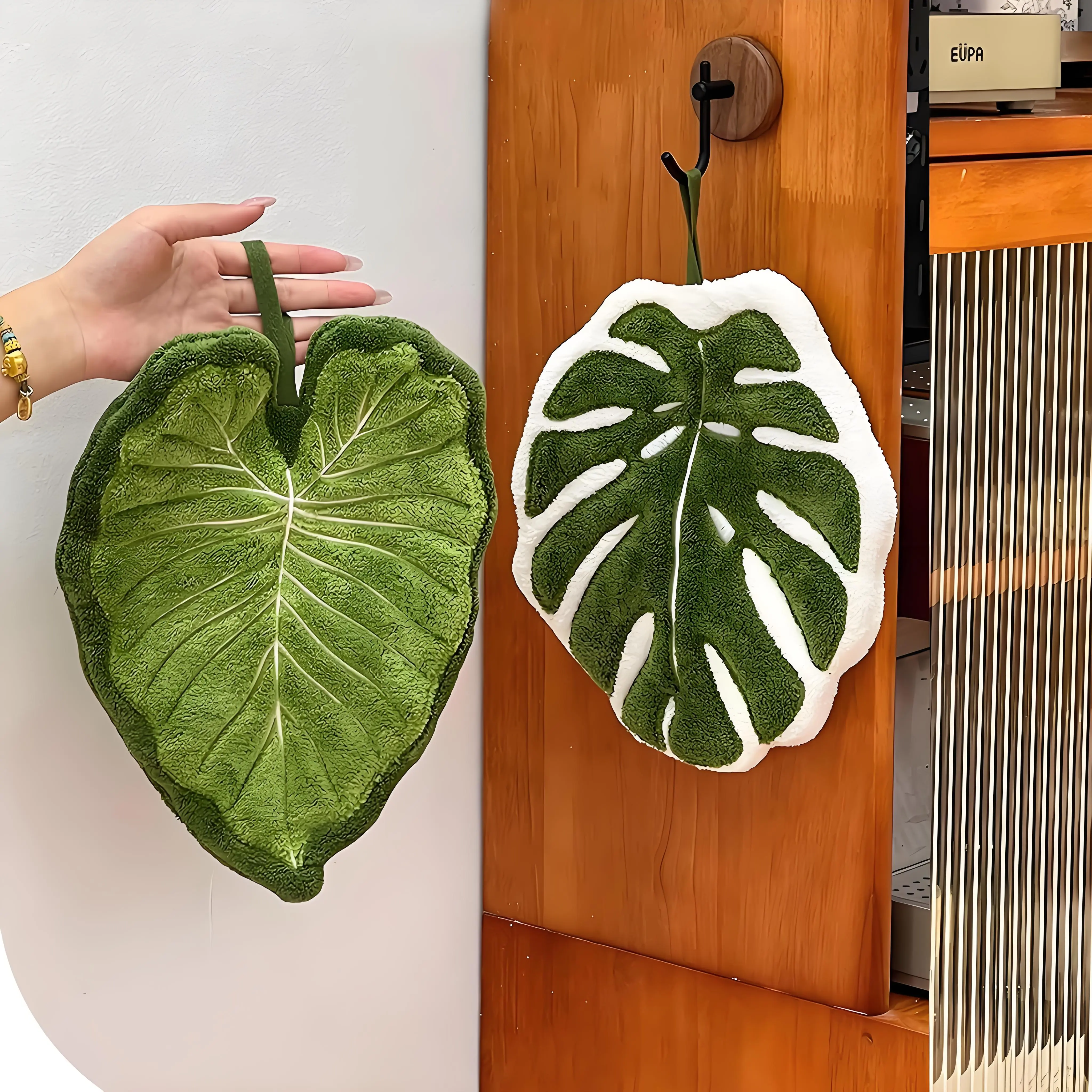 2-Piece Creative Coral Fleece Leaf Hand Towels with Hanging Design, Highly Absorbent and Versatile Hand Towels, Bathroom Accessory for Bathroom, Kitchen and Dining Use, Super Absorbent Towels for Bathroom Kitchen Sink Oven Handle Apartment Dorm Decor