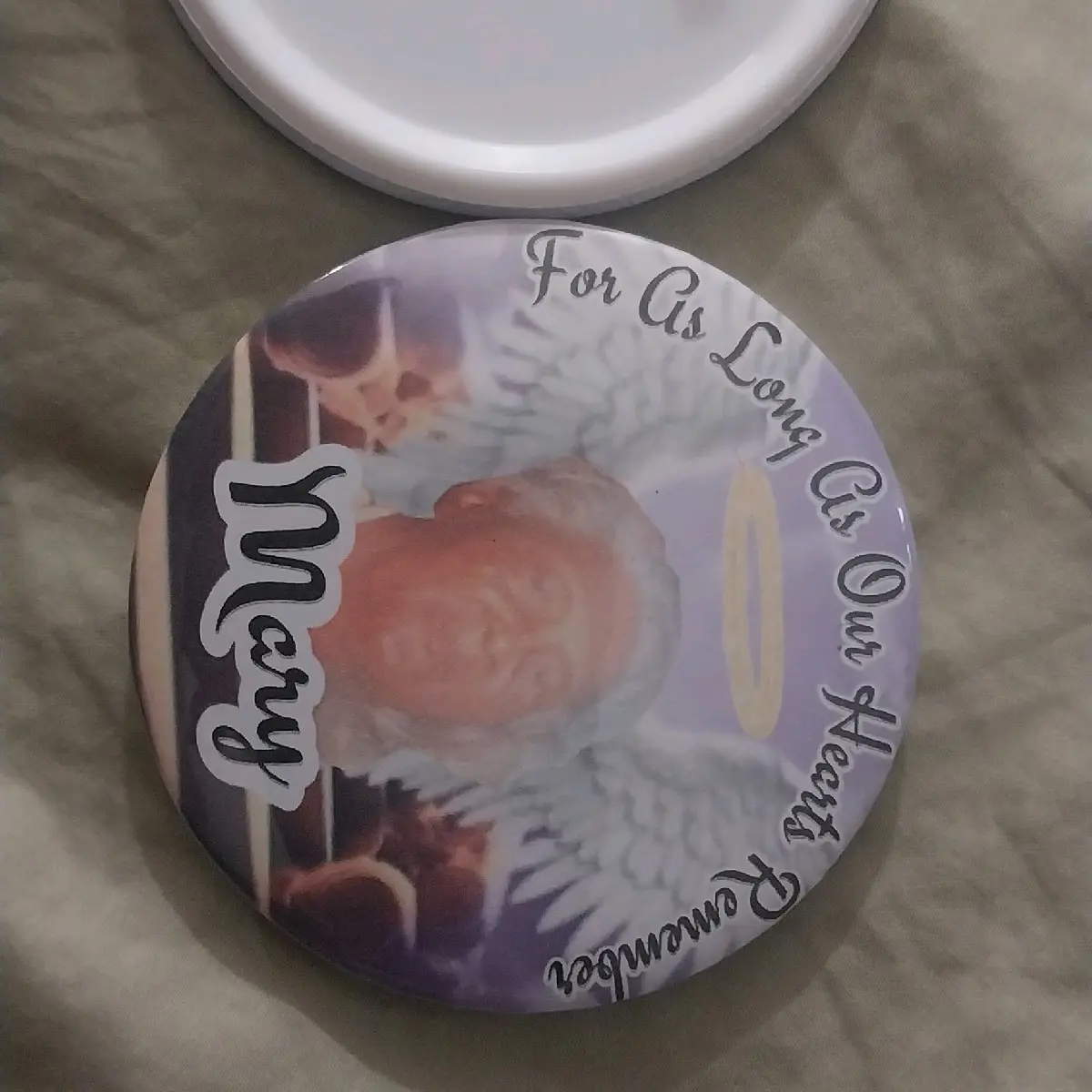 Memorial pinback button