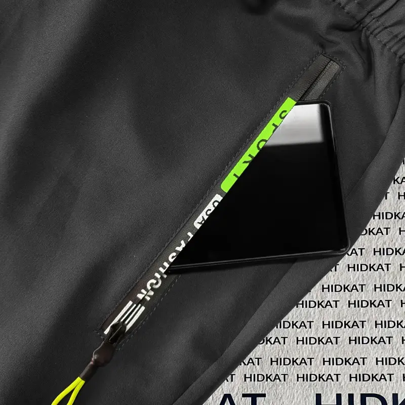 Women’s cargo pants with multiple pockets for spring and autumn—thin, straight-leg casual long pants featuring zippered pockets and an elastic waistband, suitable for outdoor sports and everyday outings.