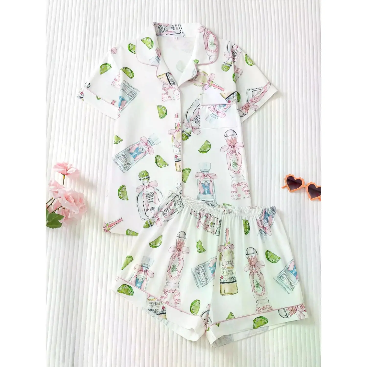 Women's Elegant Lemon Print 2-Piece Pyjamas Set - Short Sleeve Button-Front Top, Comfy Loose Shorts, Shortsleeve Loungewear Clothes, Machine Washable Sleepwear, Loose-Fitting